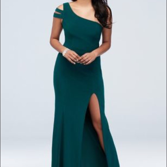 Emerald Green Crepe Gown - Picture 2 of 9